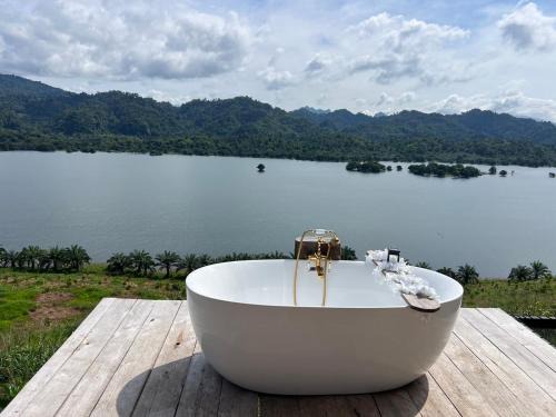 Sangkhla Buri Resort | petruntee resort