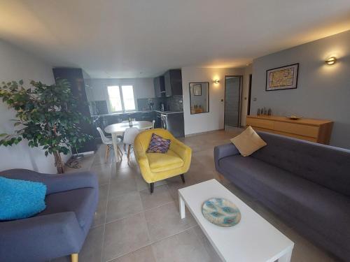 Marseillan Apartment | Phare View