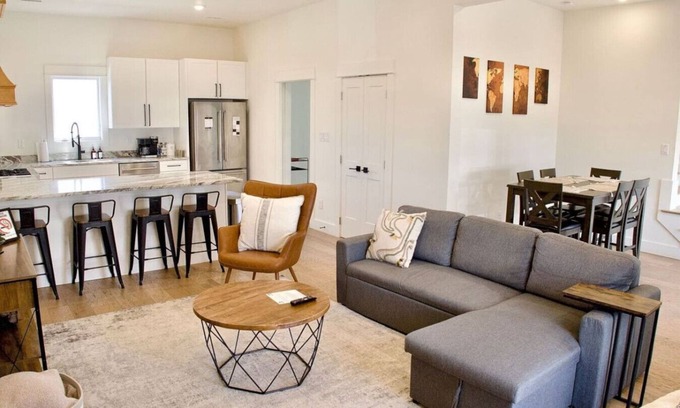 Knoxville House | Phillips · SoKno Townhome ~ Walk to Food & Drink + Riverfront