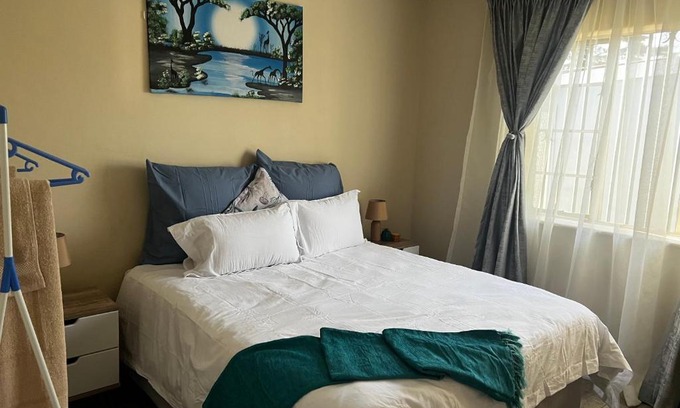 Krugersdorp Bed & Breakfast | Phindulo Bed and Breakfast - No Loadshedding, Smart TVs & unlimited free fibre wifi