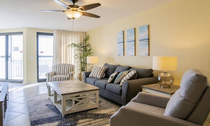 Orange Beach East Condo | Phoenix X 1BR Beachfront, Next to FloraBama!