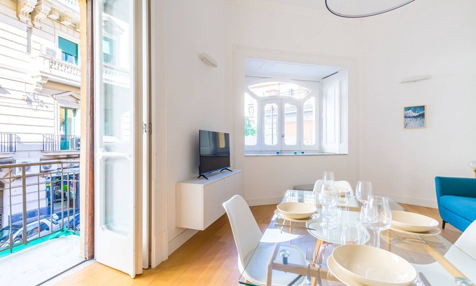 Chiaia Apartment | Piazza Amedeo Flat by Wonderful Italy