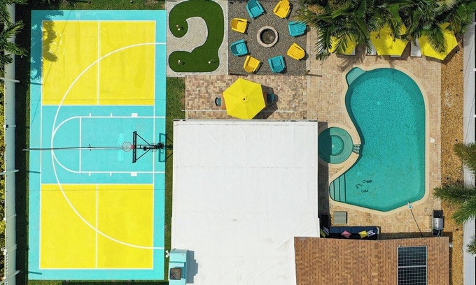 Seminole House | Pickleball, Basketball, Heated Pool, Mini Golf!
