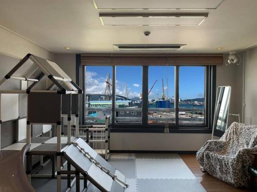 Yeongdo Apartment | Pier 40 Free Parking Oceanview Kids House Jungle Gym Slide 2Bedroom