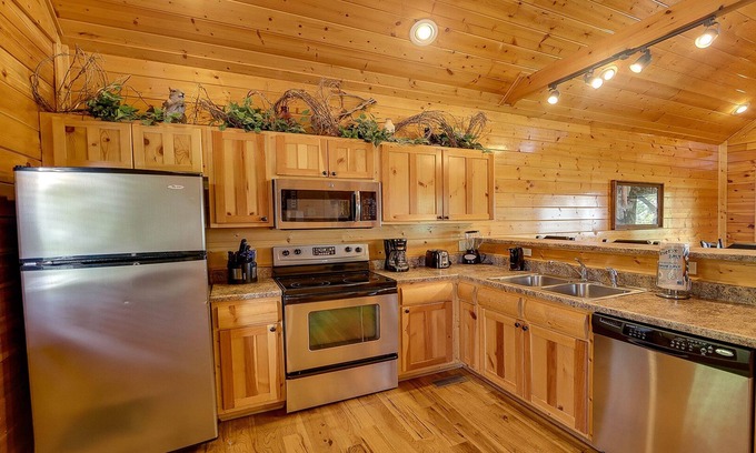 Sevierville Cabin | Pigeon Forge - Touchdown Views - 1 Bedroom - Sleeps 6