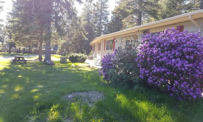 Penobsquis Hotel | Pine cone Motel