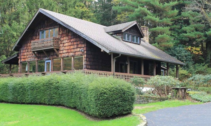 Normalville Ski Chalet | Pine Grove Retreat- True Mtn. Chalet near 7 Springs, Falling Water, & Ohiopyle