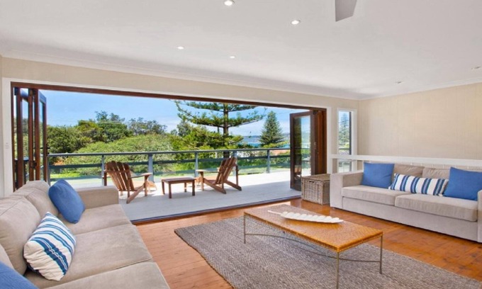 North Avoca House | PINE VIEW | Close to beach, WIFI | Accom Holidays