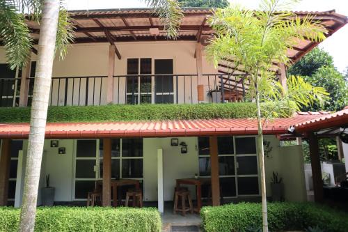 Rumassala Hotel | Pineview