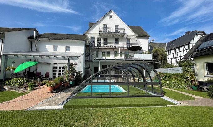 Hallenberg Apartment | Pino24 Comfort vacation apartment 127 m² with pool, central, for up to 12 people