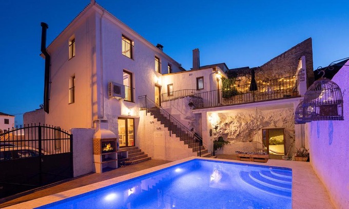 Alcala la Real Ski Chalet | Pintoresco Alojamiento Rural La Camarilla