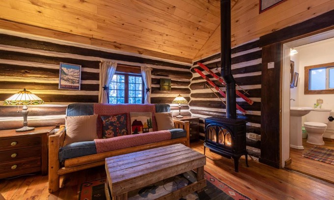 Crested Butte Resort | Pioneer Guest Cabins