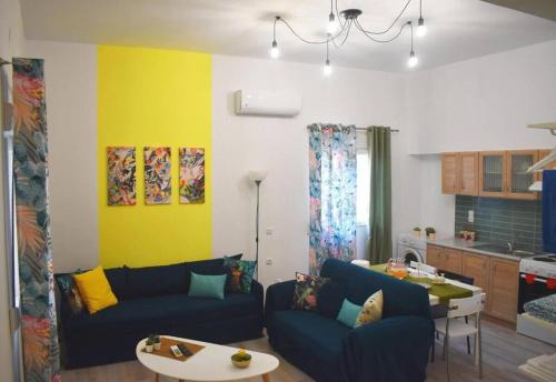Archanes-Asterousia Apartment | Pirgos Colorful Studio Sleeps 2 Parking WiFi Ac