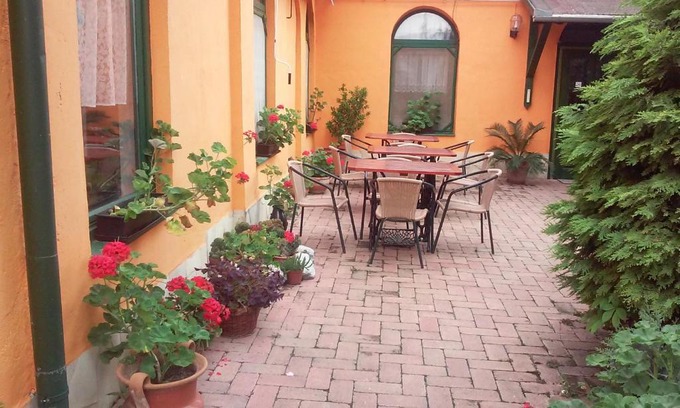 Poroszlo Bed & Breakfast | Piros Ponty Panzió