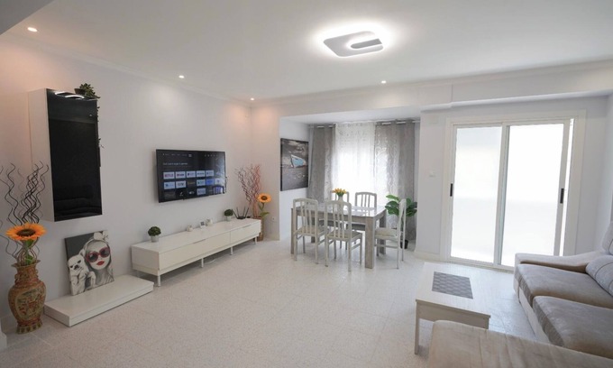 Benirredra Apartment | Piso Entero con Tres Habitaciones con Aire Acondicionado y Salón Comedor Amplio