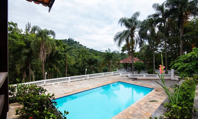 Aracariguama House | Place with complete leisure. Swimming pool, saunas, court, nature trail. Near SP