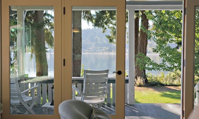 Bainbridge Island Cottage | Pleasant Beach Cottages Bainbridge Island Waterfront Beach House