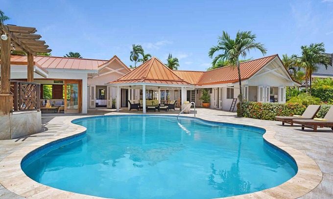Runaway Bay Villa | Please Inquire Before Booking – Luxury Villa