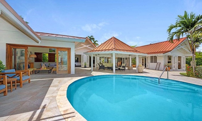 Runaway Bay Villa | Please Inquire Before Booking – Luxury Villa