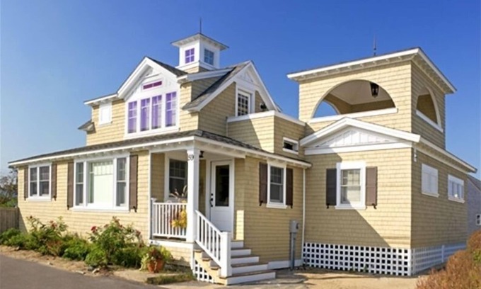 Newbury Cottage | Plum Island - Charming 2 BR Cottage by the Sea