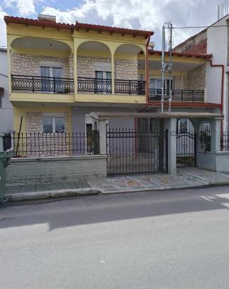 Ptolemaida Apartment | Polys Apartment and Paraskevi studio with view