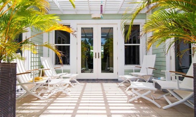 West Bay House | Pomegranate Cottage by Grand Cayman Villas & Condos