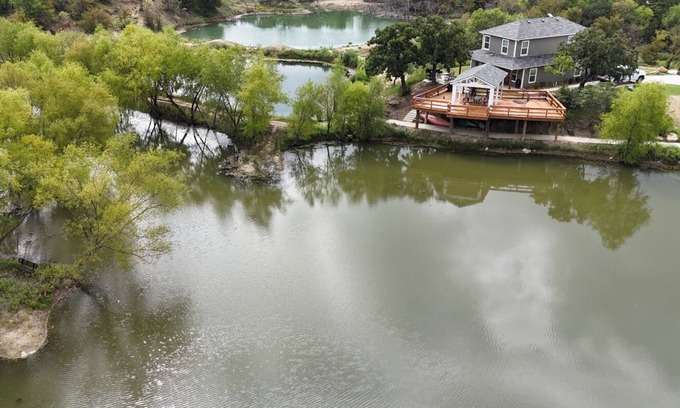 Chico House | Pondside Casts Grill, Kayaks & Trails