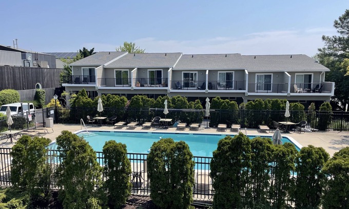 South Rehoboth House | POOL, 2 BD/2.5 BA, 4 blocks to the beach or town, sleeps 6