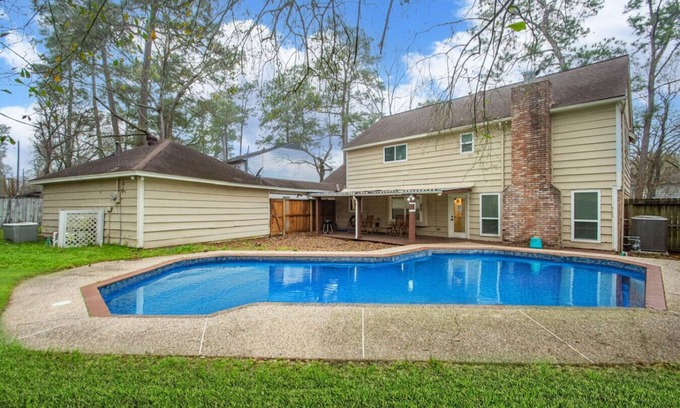 Ponderosa Forest Apartment | Pool | BBQ | Game Room | Gym | Patio | Workspace