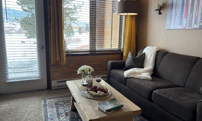 Granby Apartment | Pool~Hot Tubs~Views~Sleeps 4~Studio~Free WiFi~Near RMNP & Winter Park! 18