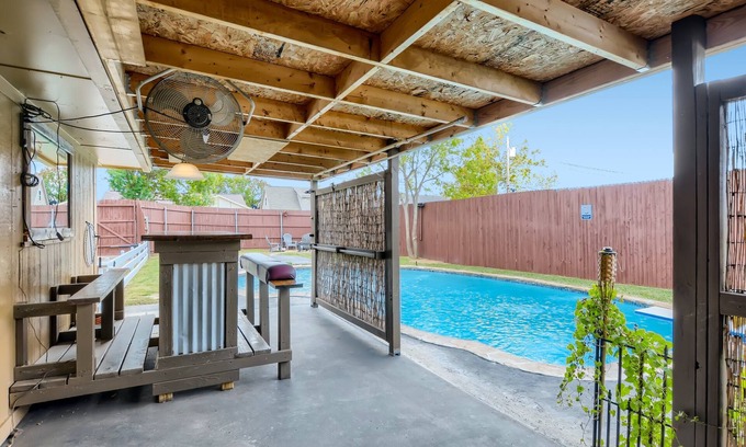 Wylie House | Pool house in Wylie, TX 10min. from George Bush Turnpike