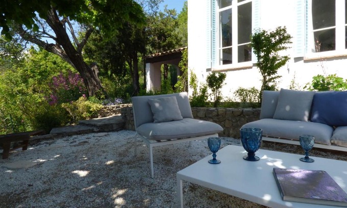 Chateauneuf-Grasse House | Pool House Renoir with heated pool and private garden