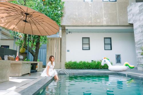 Bacolod Apartment | Poolside room for 2 pax with breakfast