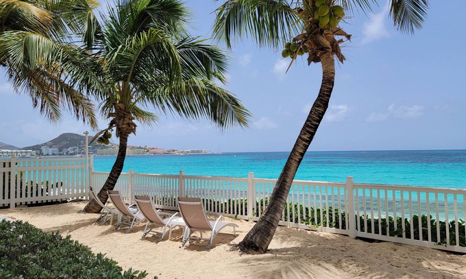 Simpson Bay Condo | Popular Beachfront Condo directly on Simpson Bay beach in St. Maarten