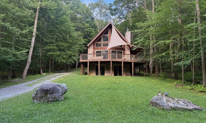 Alpine Lake Apartment | Porch Paradise: Lake Access, Pet-Friendly, and Ultimate Family Fun – Sleeps 13!