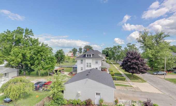 Port Clinton Cottage | Port Clinton Home w/Lake View - Walk to Beach!
