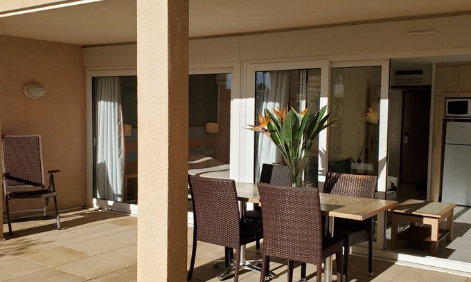 Frejus Port Apartment | Port-Fréjus, Cap Hermès, 2/3 rooms 50m2,WIFI, 6 beds, swimming pool, air-conditioned, parking, direct access to the beach, large terrace 50m2 for a pleasant stay in the sun, relaxation and leisure