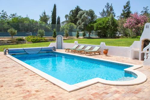 Lagoa e Carvoeiro Villa | Portuguese Villa close to Carvoeiro with 5 Bedrooms, Pool, Tennis Court and close to Beach