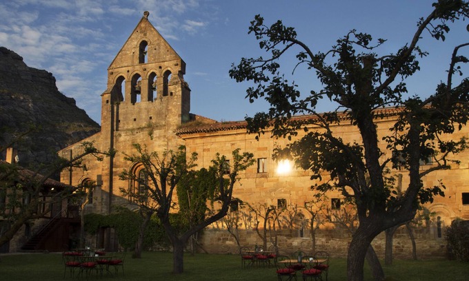 Aguilar de Campoo Hotel | Posada Santa Maria la Real
