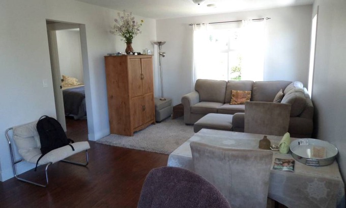 Regional District of Nanaimo House | Potters View Guesthouse, Parksville