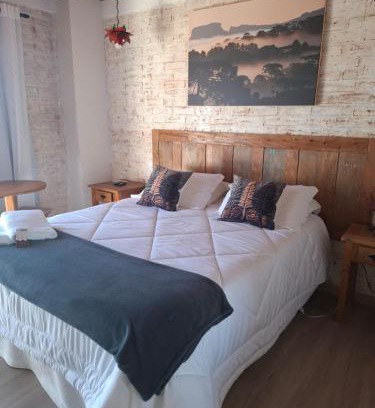 Campos do Jordao Hotel | Pousada Casa Pinha em Campos do Jordão