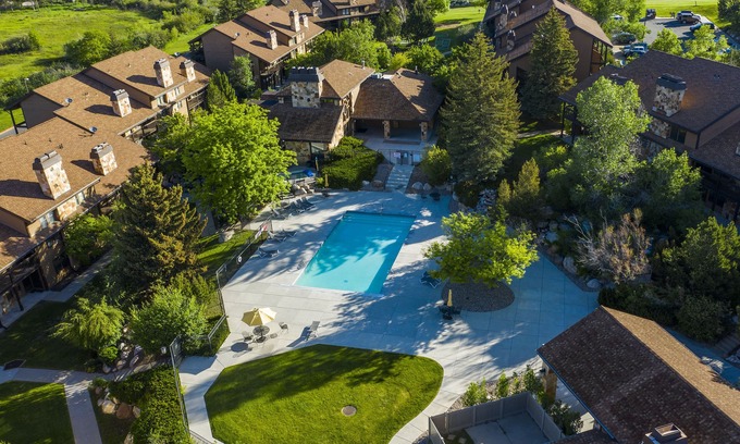Wolf Creek Condo | Powder Mountain Wolf Lodge 706 Condo Remodeled! Elegant! Outdoor Community Pool