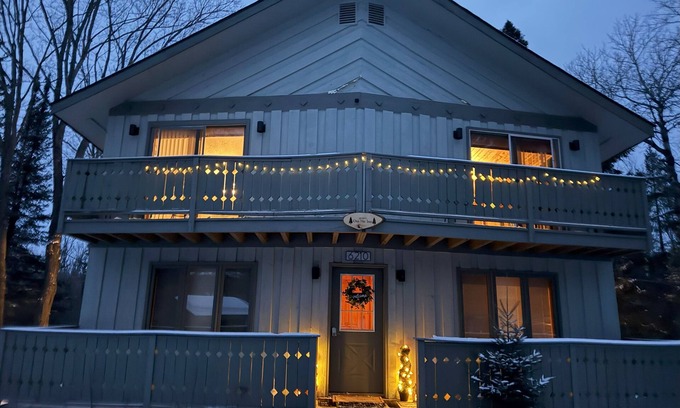 Bessemer Ski Chalet | Powdery Peak Ski Chalet- Where Mountain Memories Begin