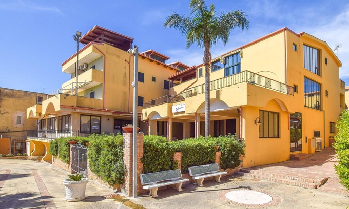 Le Castella Apartment | Practical vacation apartment just a few steps from the beach, in the heart of Le Castella.