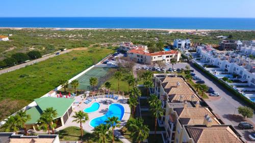 Manta Rota Resort | Praia da Lota Beachfront Resort - Hotel & Apartments