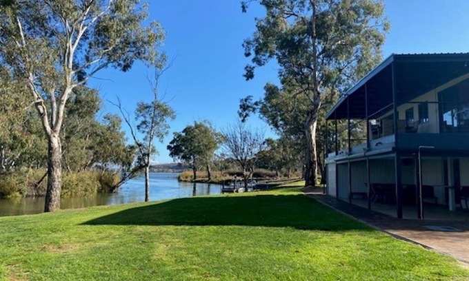 Walker Flat House | Premium Location on the Murray River - Lake Carlet