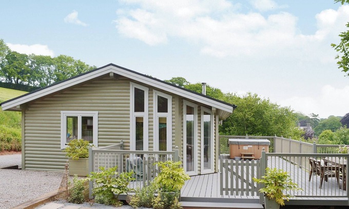 Tiverton Cottage | Prepare to be enchanted by the sheer beauty that wraps around Wattles.