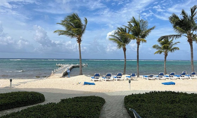 Colliers Bay Condo | President's Wkend-Oceanfront 1-bedroom condo w/in resort-sleeps 4-full Kitchen