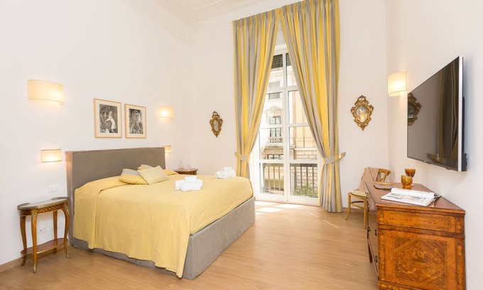 Rione II Trevi Apartment | Prestigious Apartment at Via Barberini