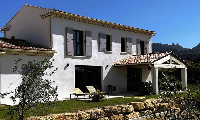 Vacqueyras Villa | Prestigious villa with private pool 200 m from the village.